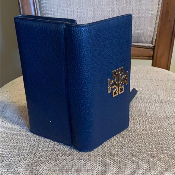 Tory Burch Britten Smartphone Wallet Royal Navy - Picture 12 of 16